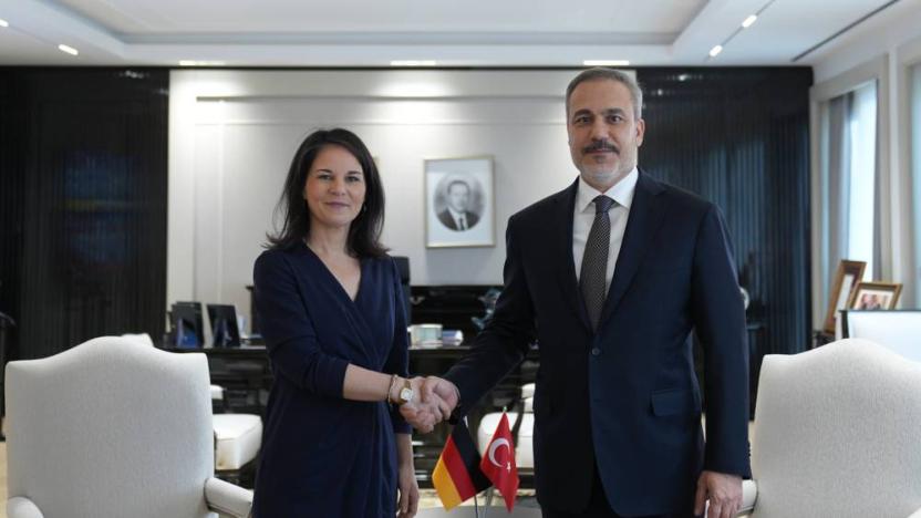 وزیر خارجه آلمان در آنکارا: «درگیری ترکیه و کردها برای منطقه و اروپا یک خطر خواهد بود، کردهای سوریه باید خلع سلاح شوند»