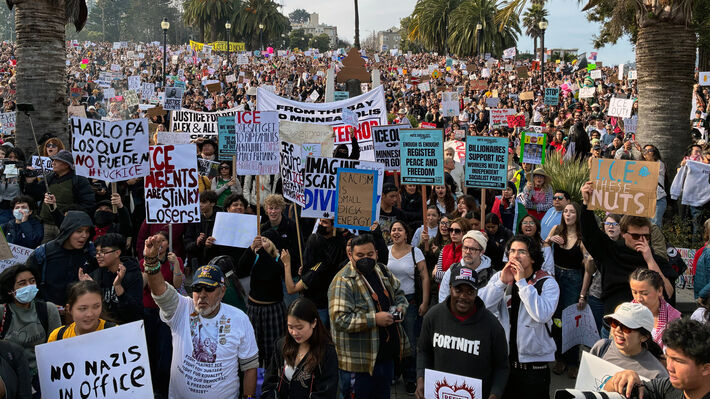 اعتراضات و واکنش‌های گسترده علیه «اداره مهاجرت و گمرک» ایالات متحده پس از تیراندازی‌های مرگبار در مینیاپولیس