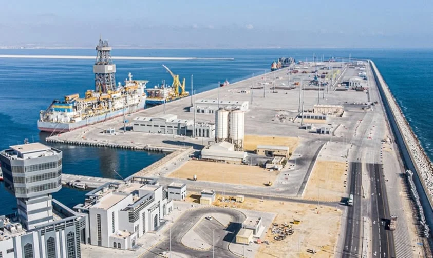 عمان: مخازن سوخت در بندر تجاری دقم هدف چندین پهپاد قرار گرفت