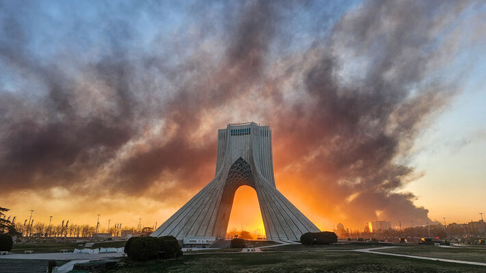 پزشکیان ساکت بنشیند حرف نزند، سنگین‌تر است